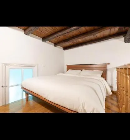 Apartmán In Front Of Coliseum 3 *