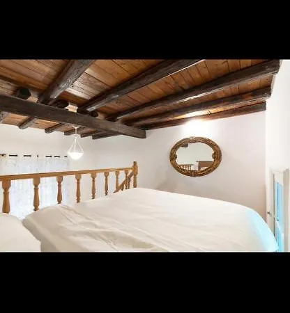 In Front Of Coliseum 3 Apartment *