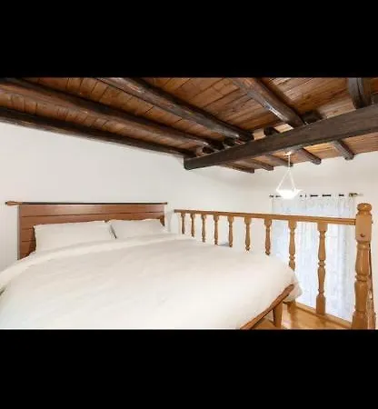 In Front Of Coliseum 3 Apartment *